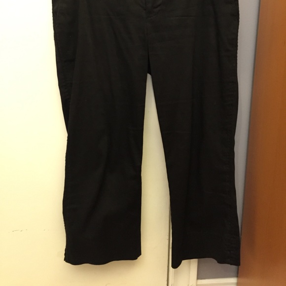 Black Old Navy Capris - size 2 - Picture 7 of 7